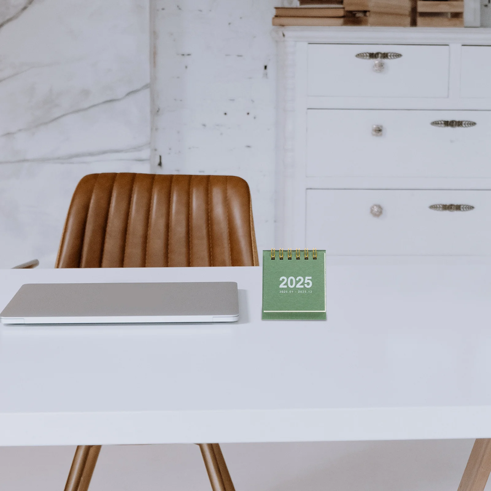 

Мини-настольный календарь на 2025 год, небольшой стоячий перекидной спиральный календарь для офиса, дома, школы, ежемесячный настольный ежедневный органайзер