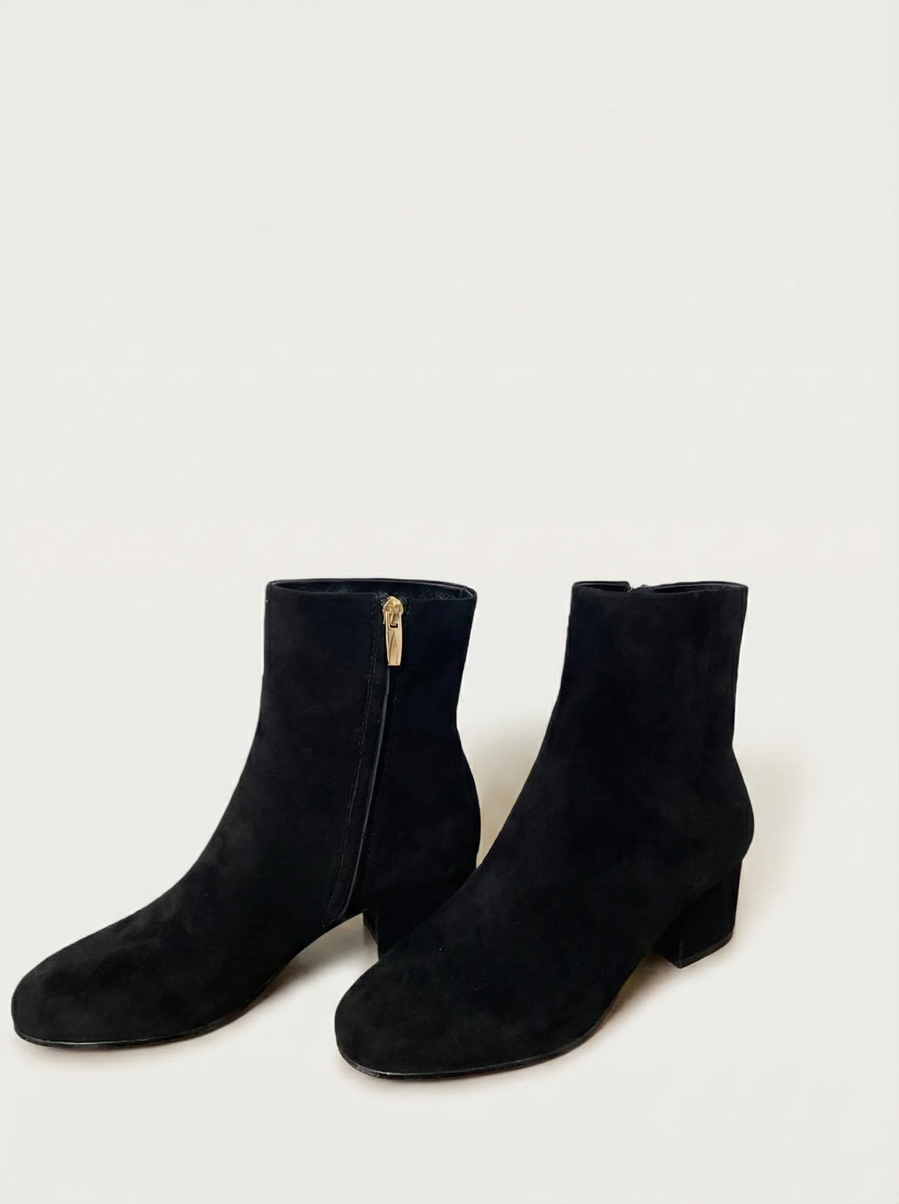 

2026 new women's short boots, suede boots, exquisite and high-end autumn and winter popular styles, luxurious outfits