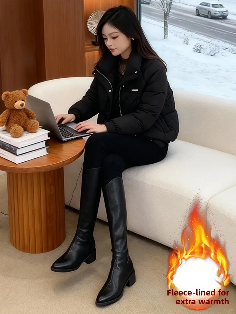 

Женская зимняя утепленная куртка Slimming down Jaet с флисовой подкладкой, длинными рукавами, прочной молнией и утолщенным хлопковым утеплителем.