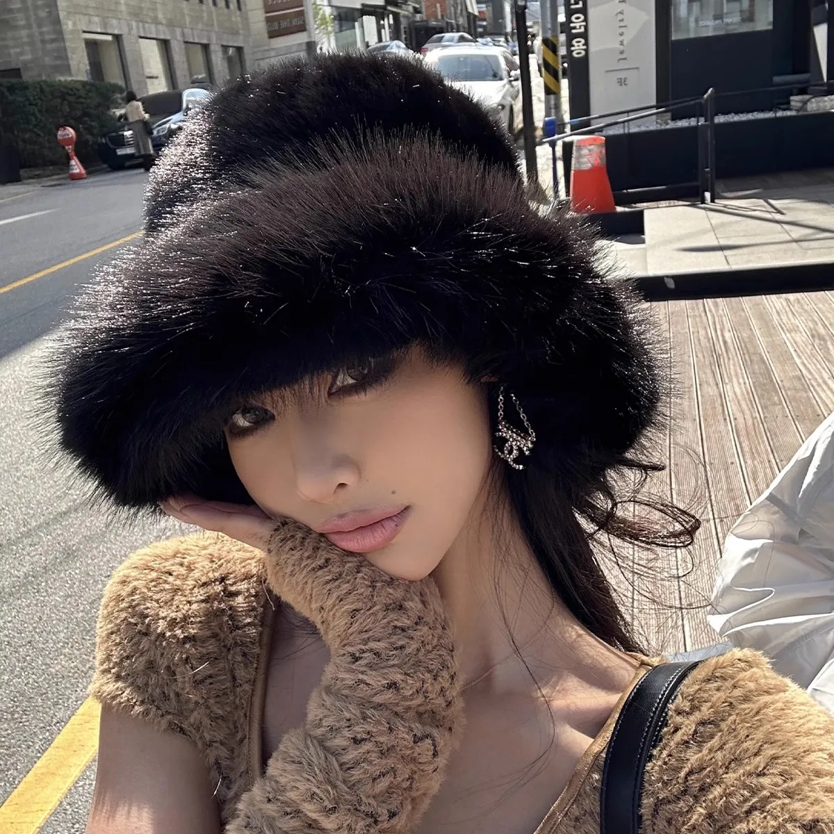 2024 Big Fluffy Faux Fur Bucket Hat for Women Luxury Plush Fisherman Hat Warm Winter Hat Thicken Cold Snowy Day Panama Cap