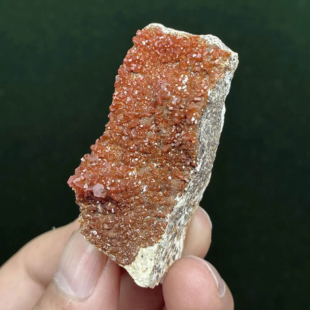 A1-2B 2-3CM Natural Vanadinite Barite 1PCS Stones and Crystals Mineral Specimen Rough Ore Morocco Box size:52*52*52 mm