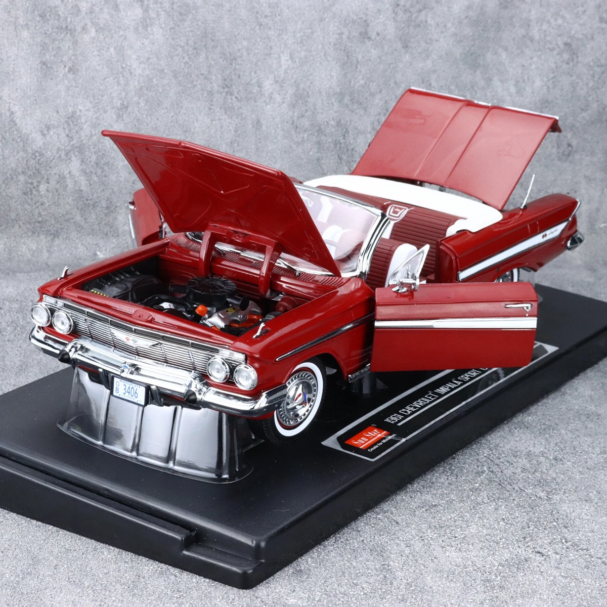 

SunStar 1:18 Impala 1961 Convertible Red Simulation Limited Edition All Open Alloy Metal Static Car Model Toy Gift