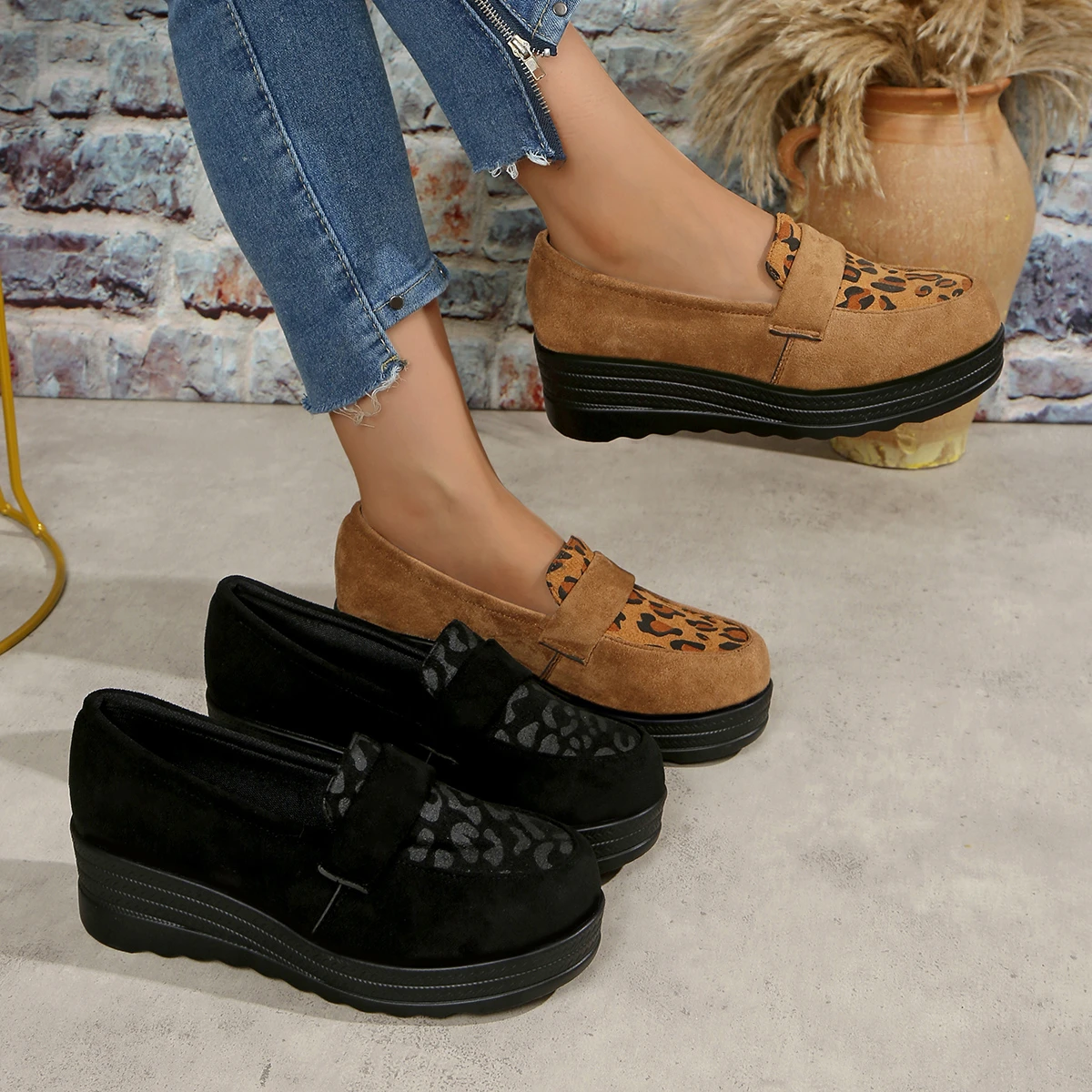 

2025 New Women Casual Shoe Spring Fashion Loafers Large Size Casual Heel Sneakers Women Round Toe Leopard Print Slip-On Shoes