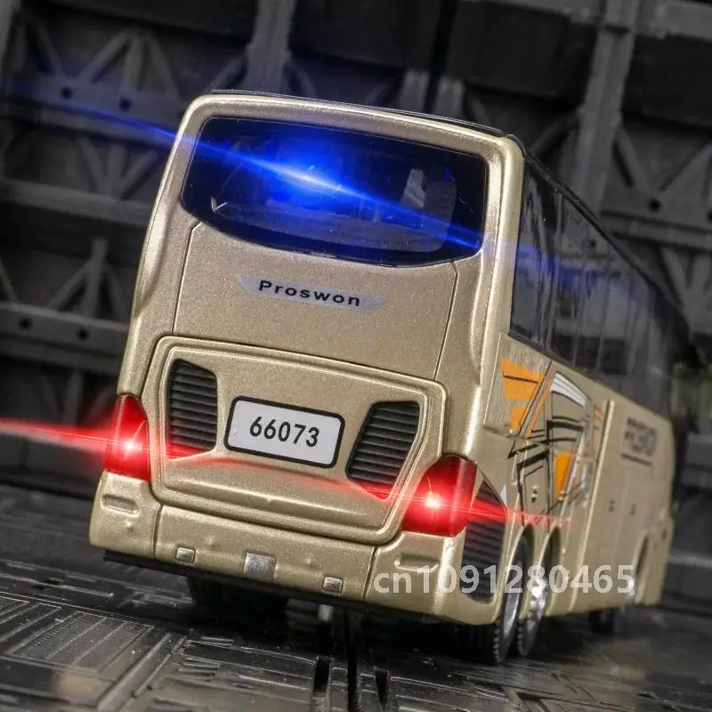 Carro de brinquedo de ônibus de treinador de luxo fundido modelo em miniatura puxar para trás som luz educacional menino crianças coleção presente brinquedo