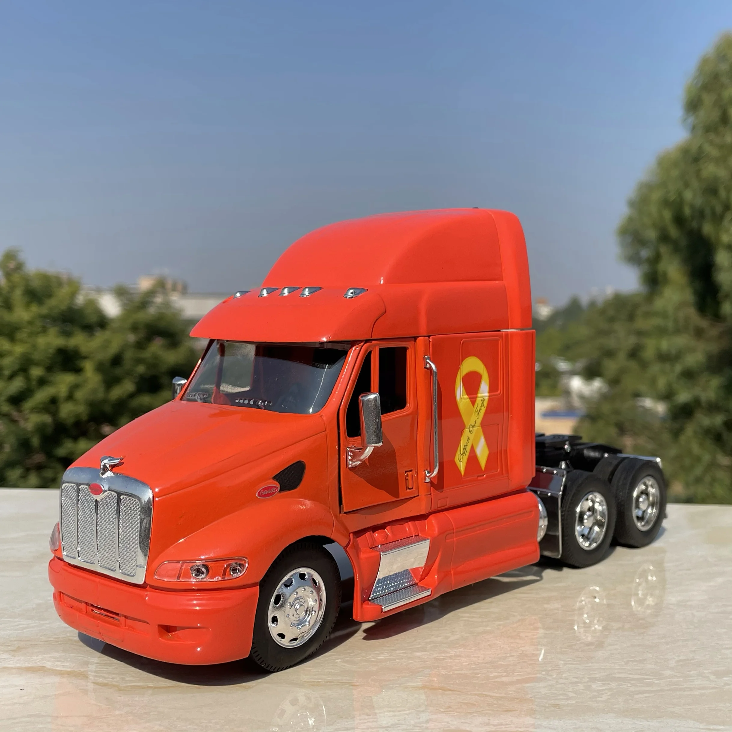 Modelo de coche de aleación de camión pesado americano Peterbilt 1:32