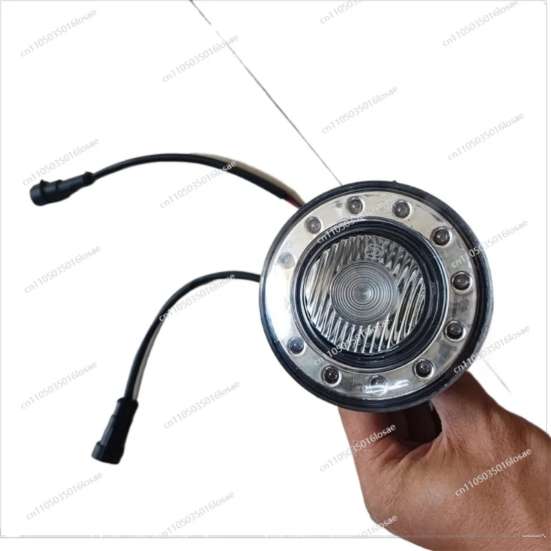 feu-arriere-pour-bus-neoplan-adapte-aux-modeles-north-et-youth-petit-feu-arriere-rond-24v-feu-de-toit