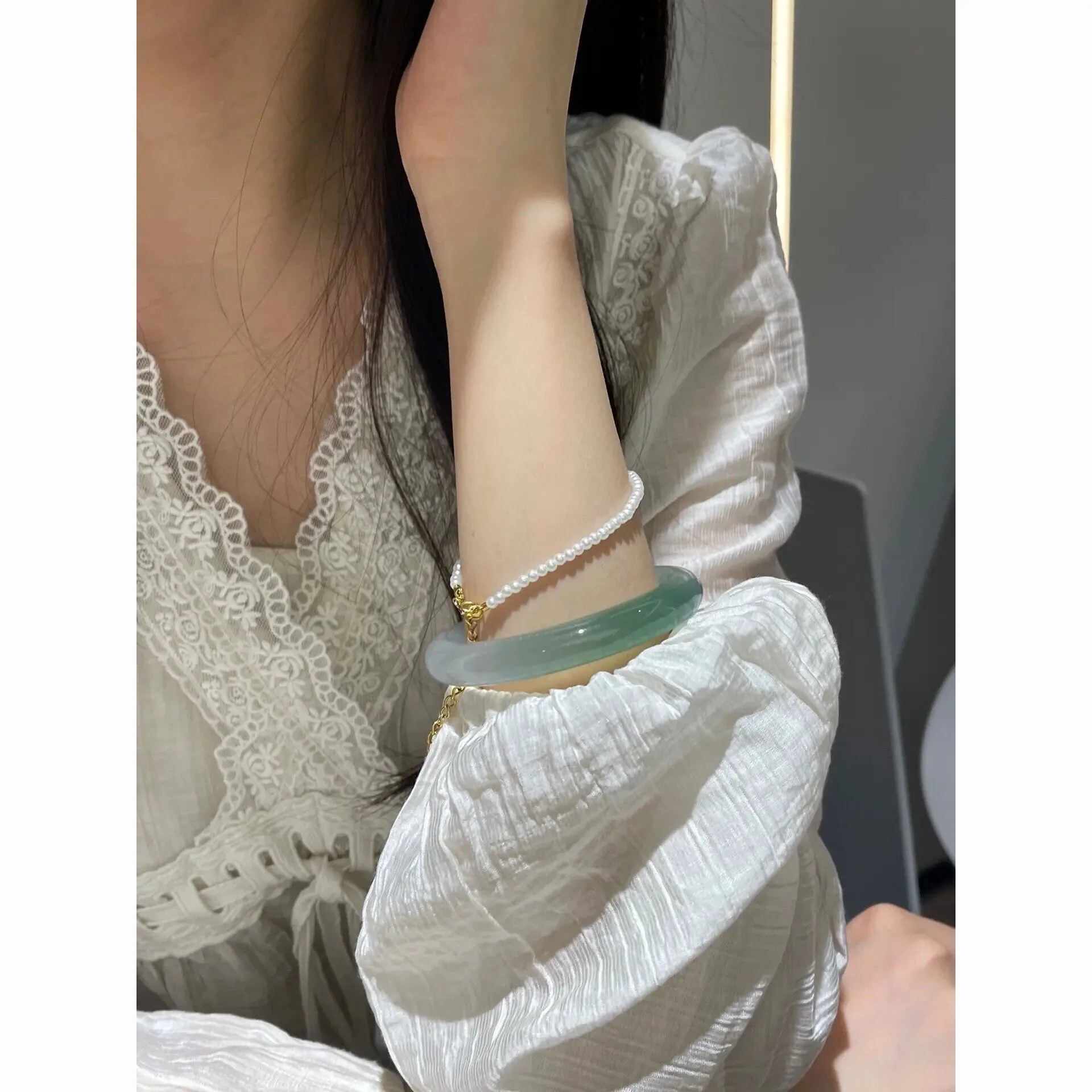 Jade bracelet women's natural fat round strip Mid-mountain and Half-water Jade bracelet Blue water green retro crystal bracelet