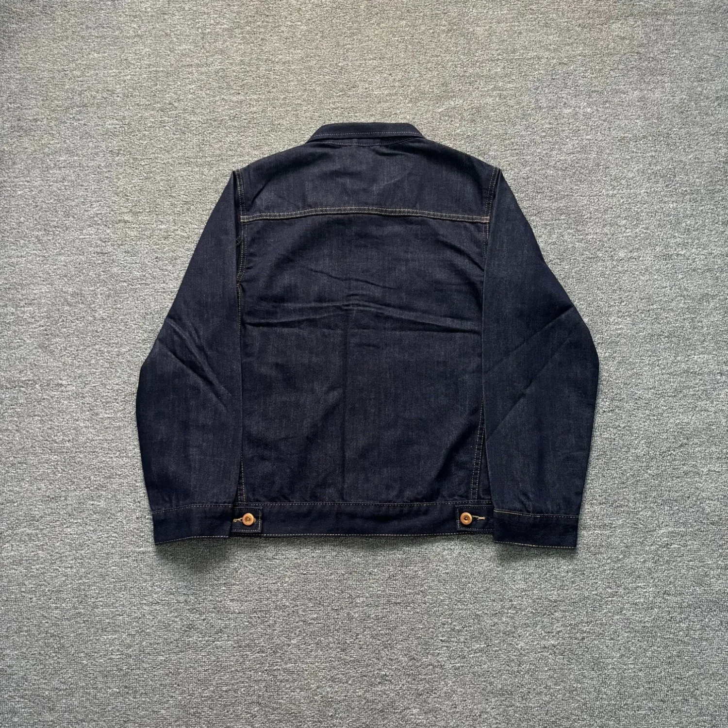 Dark blue men's denim jacket topstitched contrasting double chest pockets cargo lapel loose denim jacket