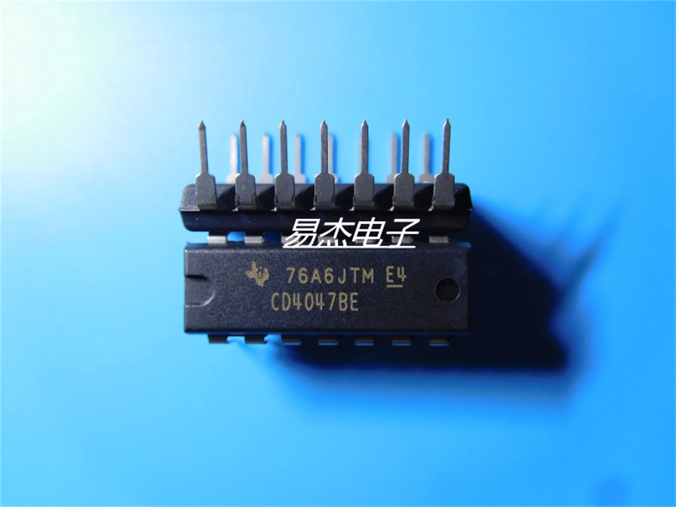 5 Pçs/Lote CD4047BE CD4047 DIP-14 Em Estoque