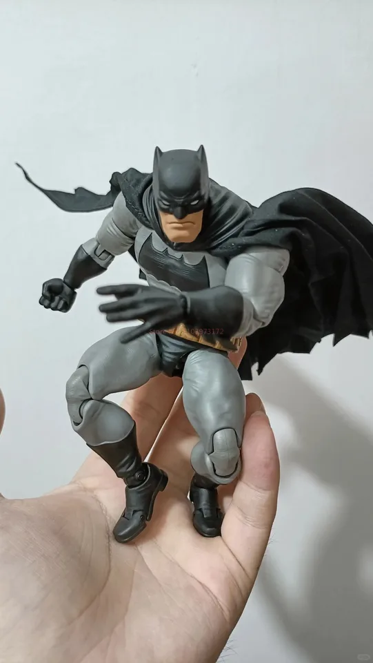 100% Original Mafex 106 Batman The Dark Knight Returns Marvel