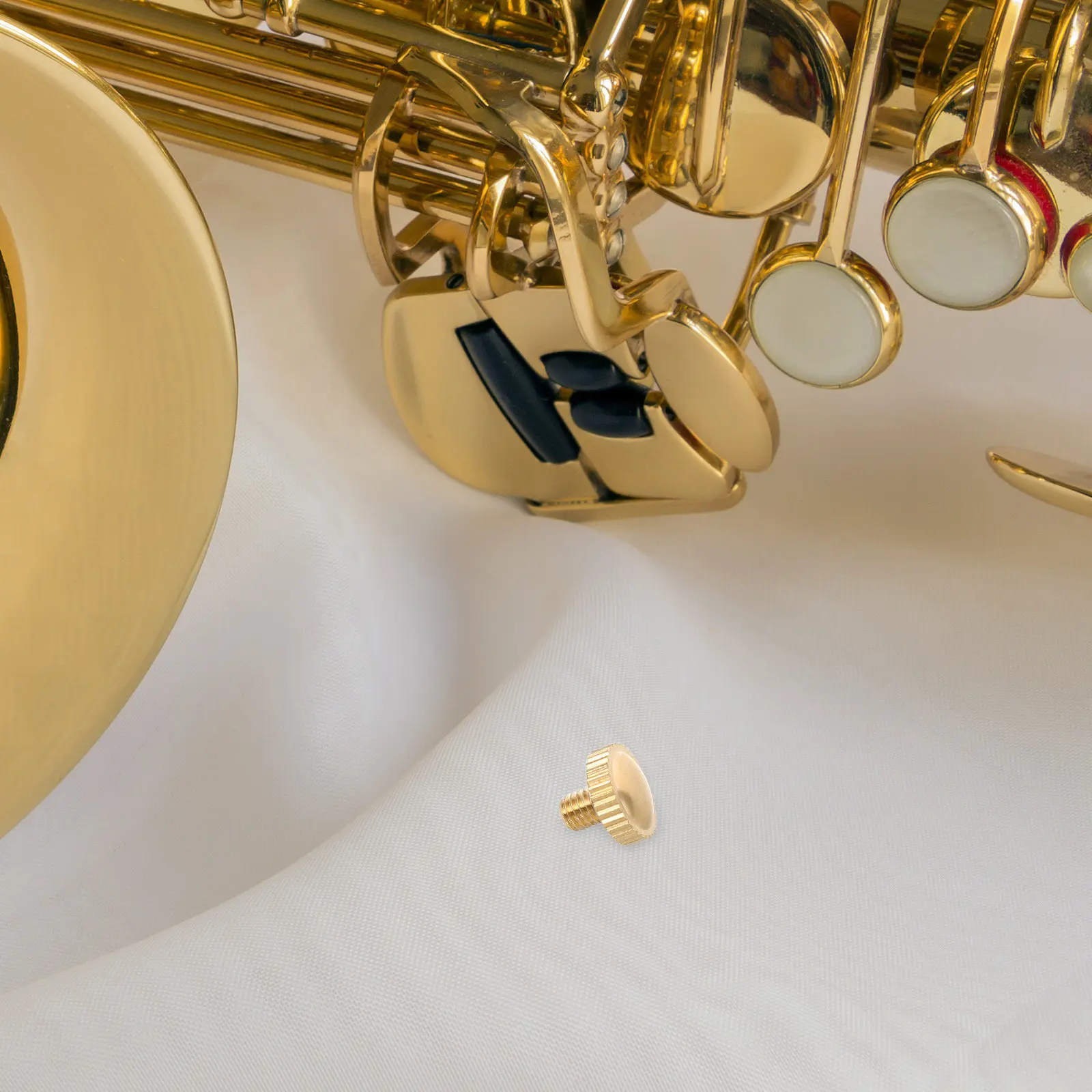 6-parafusos-para-suporte-de-saxofone-latao-suporte-de-lira-para-polegar-para-alto-dourado-com-relevo
