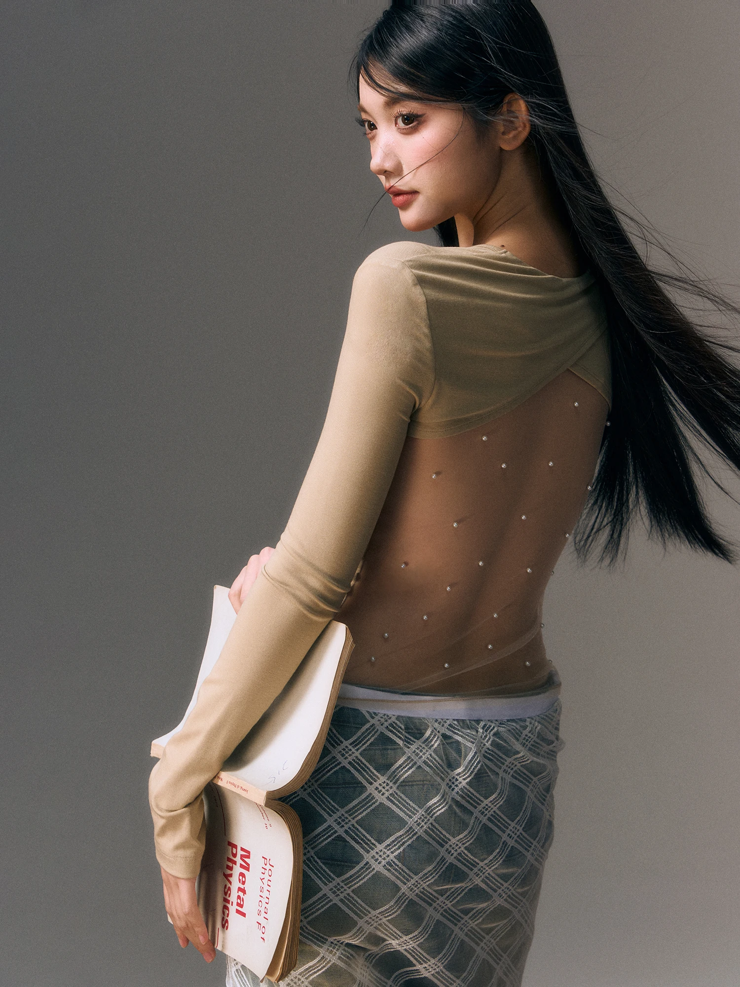 

Оригинальная шелковая футболка AGAM Long Sve Bal Slim Fit Base irt с вышивкой и бусинами Me Aosphere Sense Binding Design