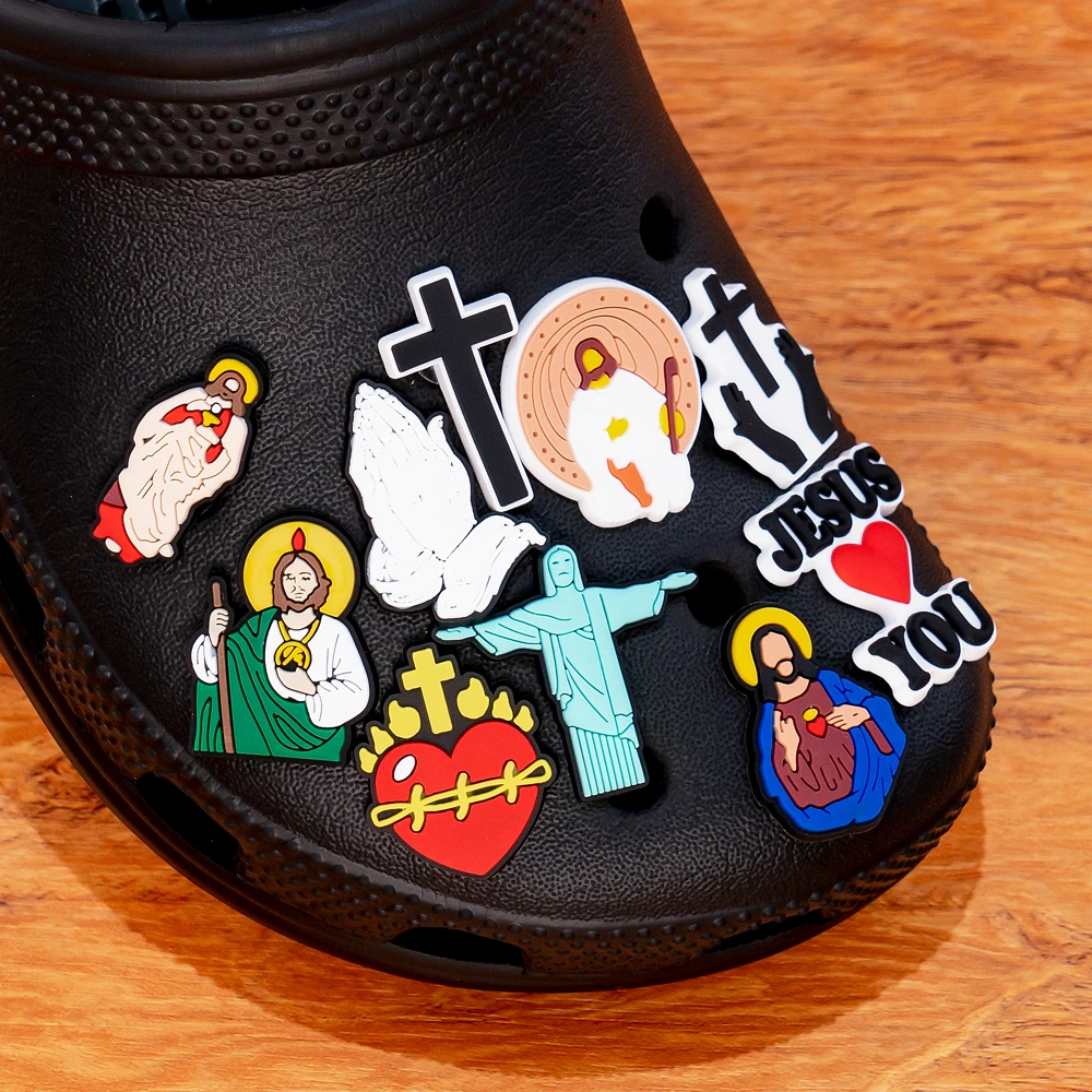 1 stücke PVC Religiöse Jesus Clog Schuh Charms Heilige Bibel Schuh Dekorationen Pins für Frau Männer Party Favor Geschenke DIY clips Zubehör – Detail 2