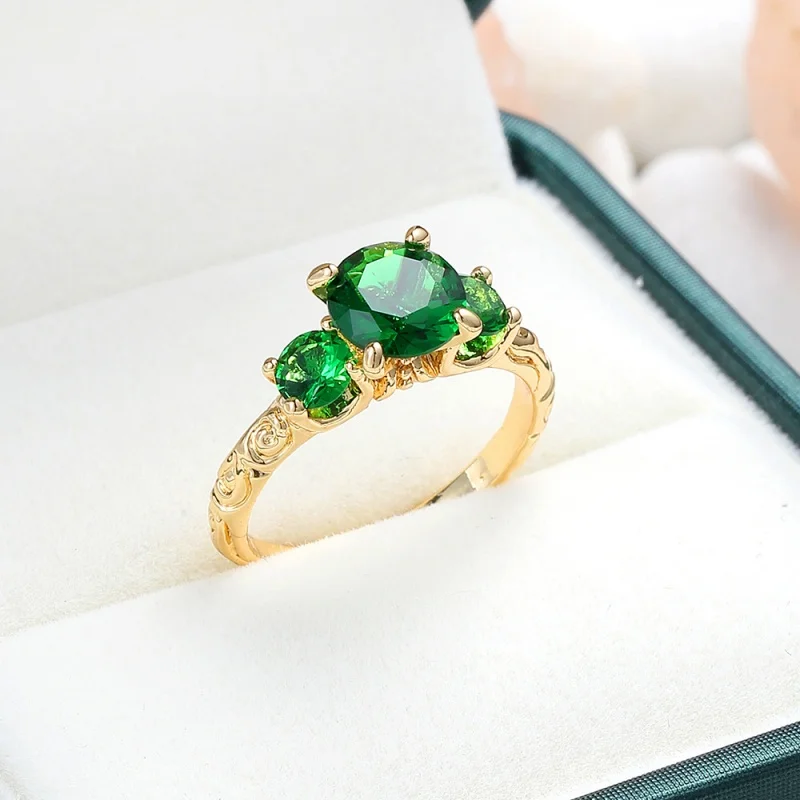 Inlaid with 3 Round Translucent High-end Zircon Rings, Designed for Women's Banquet Fashion, Exquisite and Luxurious Jewelry