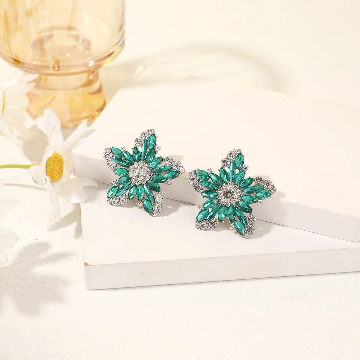 Five-pointed star earrings, cold style zirconium colored earrings, European and American ins high-end earrings