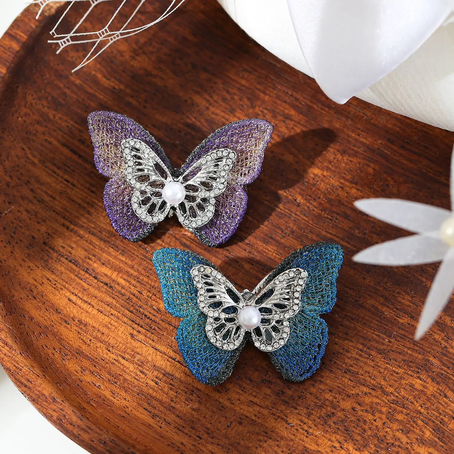 Cross border retro embroidered butterfly brooch, dreamy color temperament chest flower, women's cheongsam clothing accessories