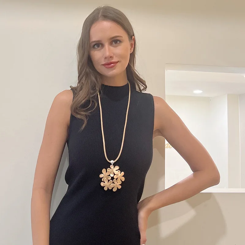 

Kaseakia Long Necklace for Women with Metal Flower Pendant, Rope Sweater Chain Fashion Jewelry Accessories