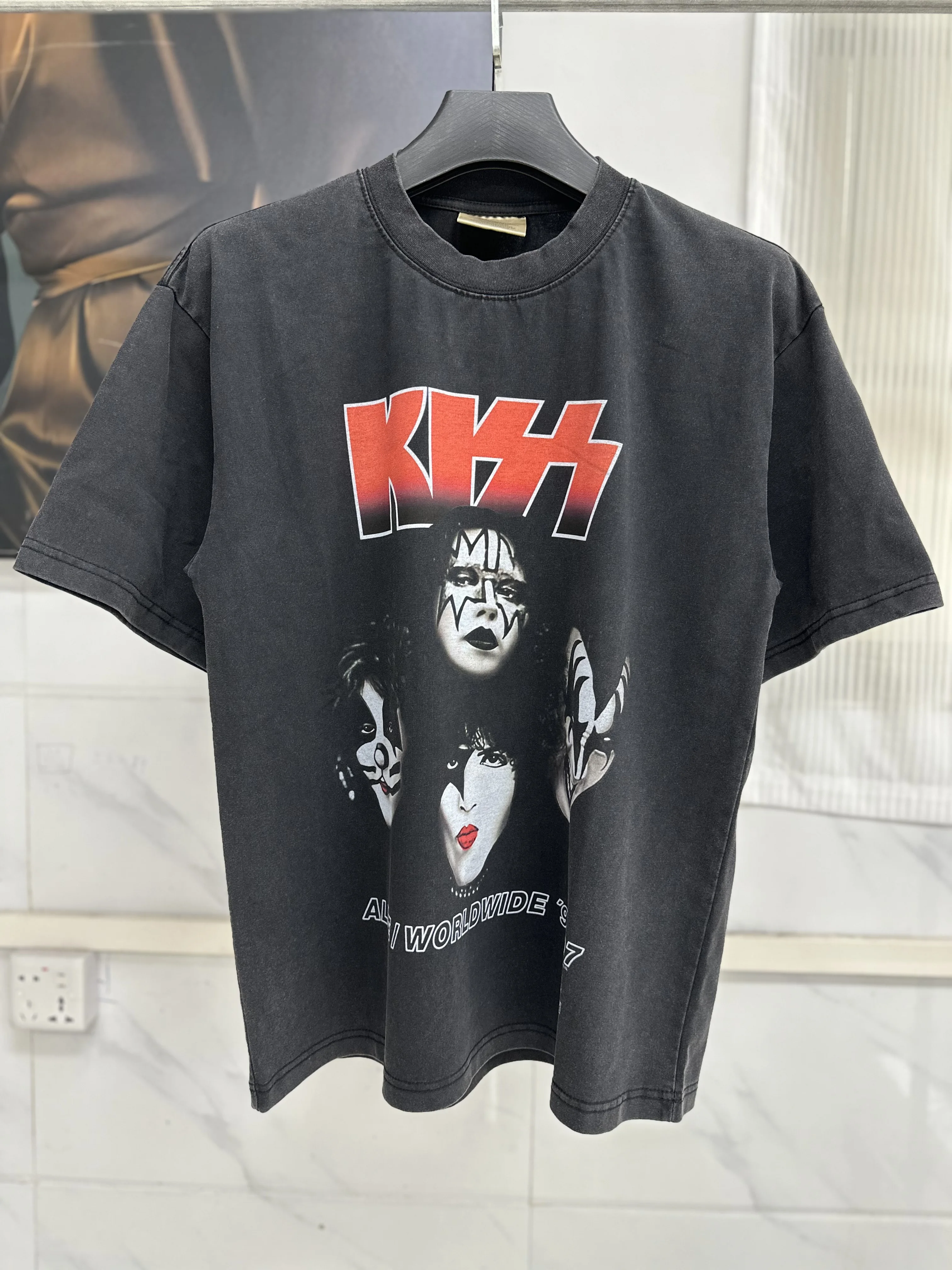 

KISS Rock Band Tee Vintage Streetwear Portrait Print Best Quality Cotton Casual Oversized Tops T-Shirt For Men Unisex