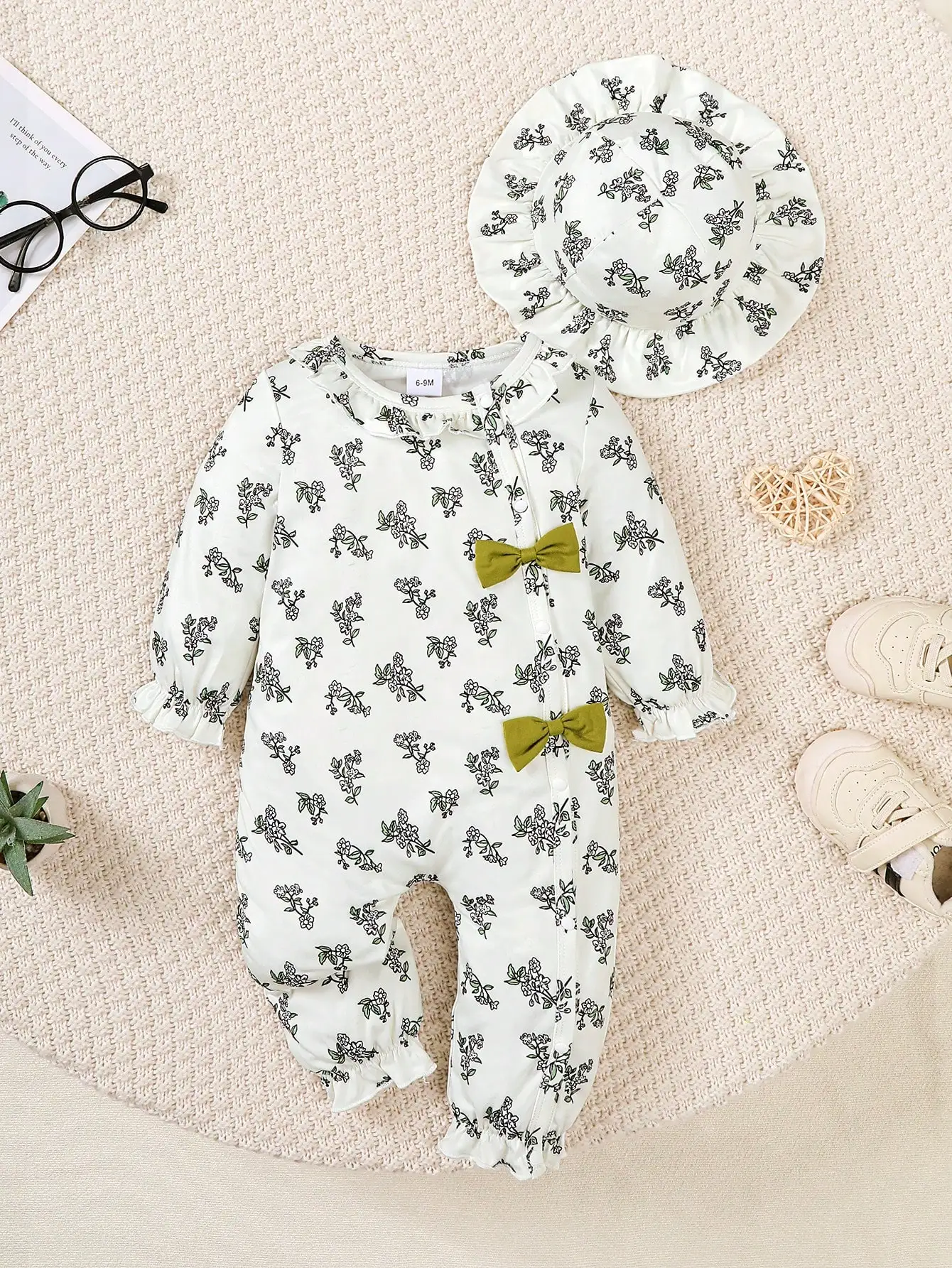2-piece Baby Girls Autumn Romper Set with Floral Pattern, Long Sleeve Baby Romper with Sun Hat, Soft and Comfortable, Spring and Autumn Ruffle Collar Bow Outfit, Newborn Two-Piece Set Suitable for Baby Girls Aged 0-18 Months