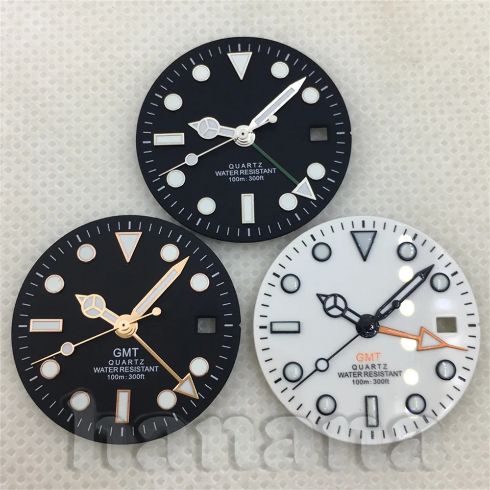 قرص ساعة كوارتز 29 ملم قرص أبيض وأسود مع أيدي مقترنة بحركة كوارتز RONDA 515 GMT وإضاءة خضراء C3