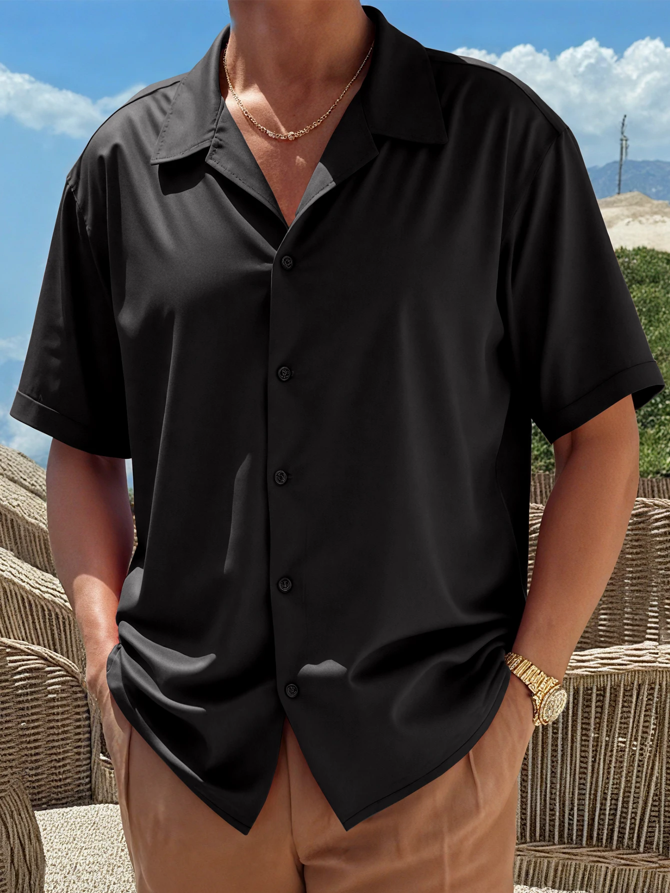 The 2025 summer hit fashion men's glossy solid-color ball shirt, high-quality business casual loose short-sleeved top
