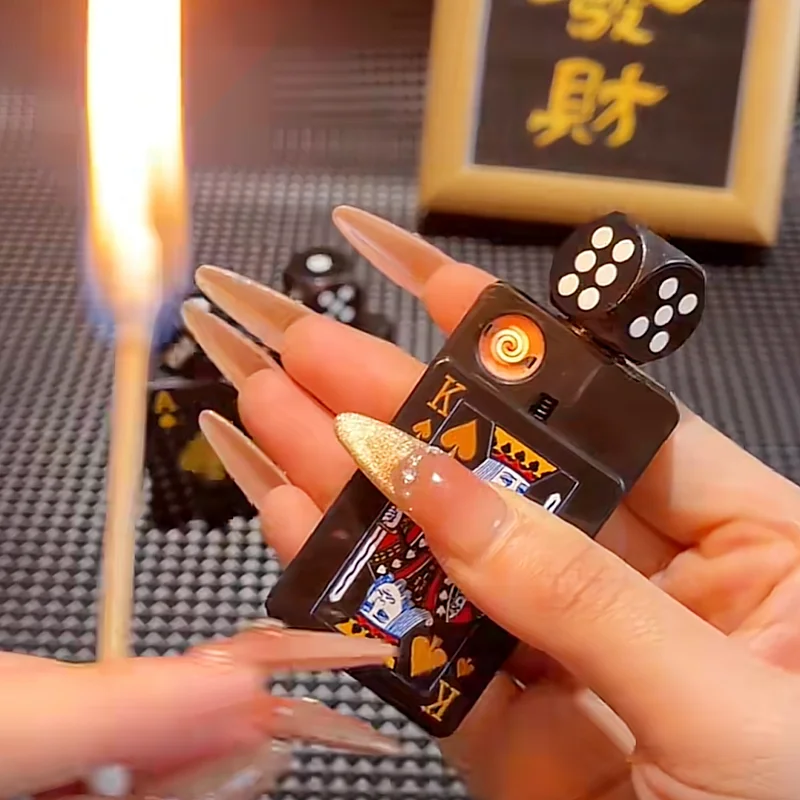 Neuer Rotierender Würfel-Poker USB-Ladefeuerzeug Winddichtes Metall-Stressabbau-Feuerzeug Modisches Flammenloses Outdoor-Feuerzeug Raucher-Geschenk