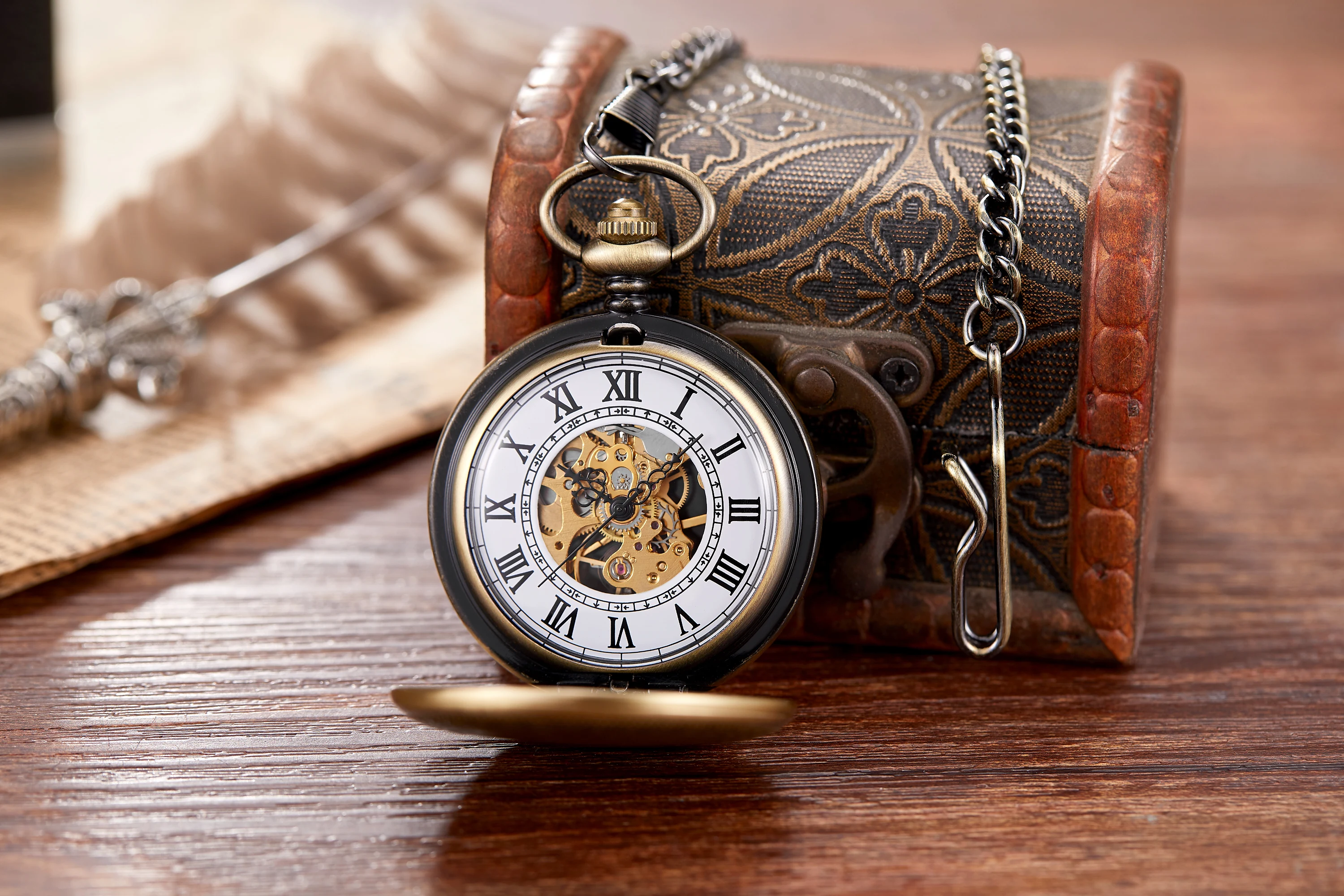 Classic Mechanical Hand Winding Pocket Watch Shield Snake Pattern Vintage Pendant Manual Machinery Timepiece Gifts Male