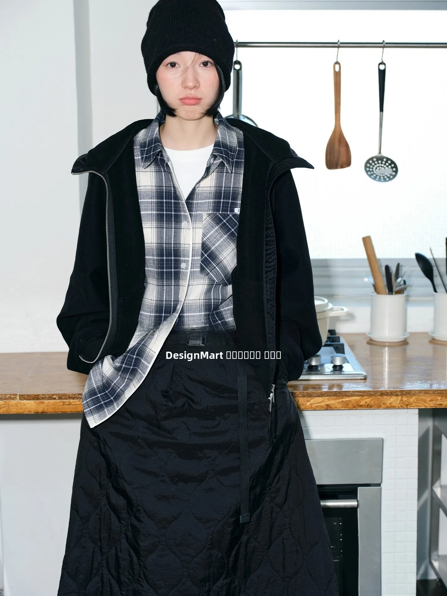 

Удобный повседневный стиль из чистого хлопка Long Sve с воротником-стойкой и янтарным черно-белым дизайном от Deer And Flng Bird