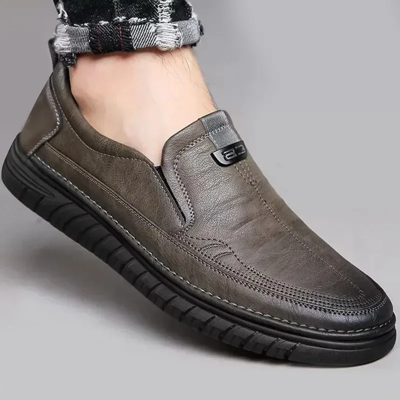 Men's daily casual leather shoes, driving shoes, new all-season universal bean bean men's shoes, outdoor lazy people pedal