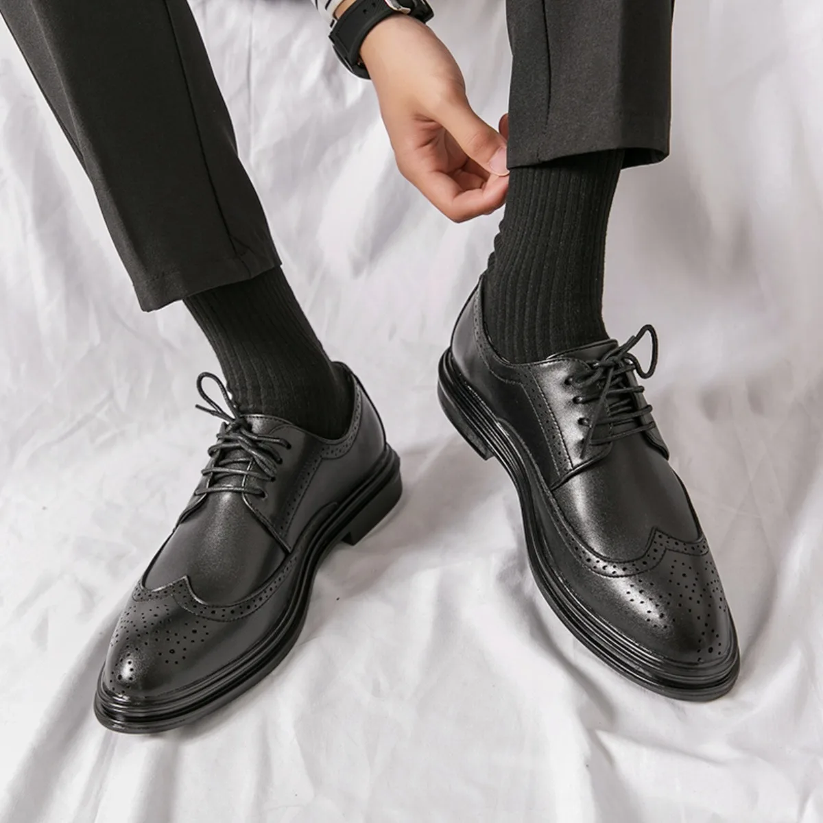 

Новые мужские кожаные туфли-броги в британском стиле, увеличивающие рост туфли на шнуровке, нескользящая удобная официальная и повседневная обувь для молодых мужчин
