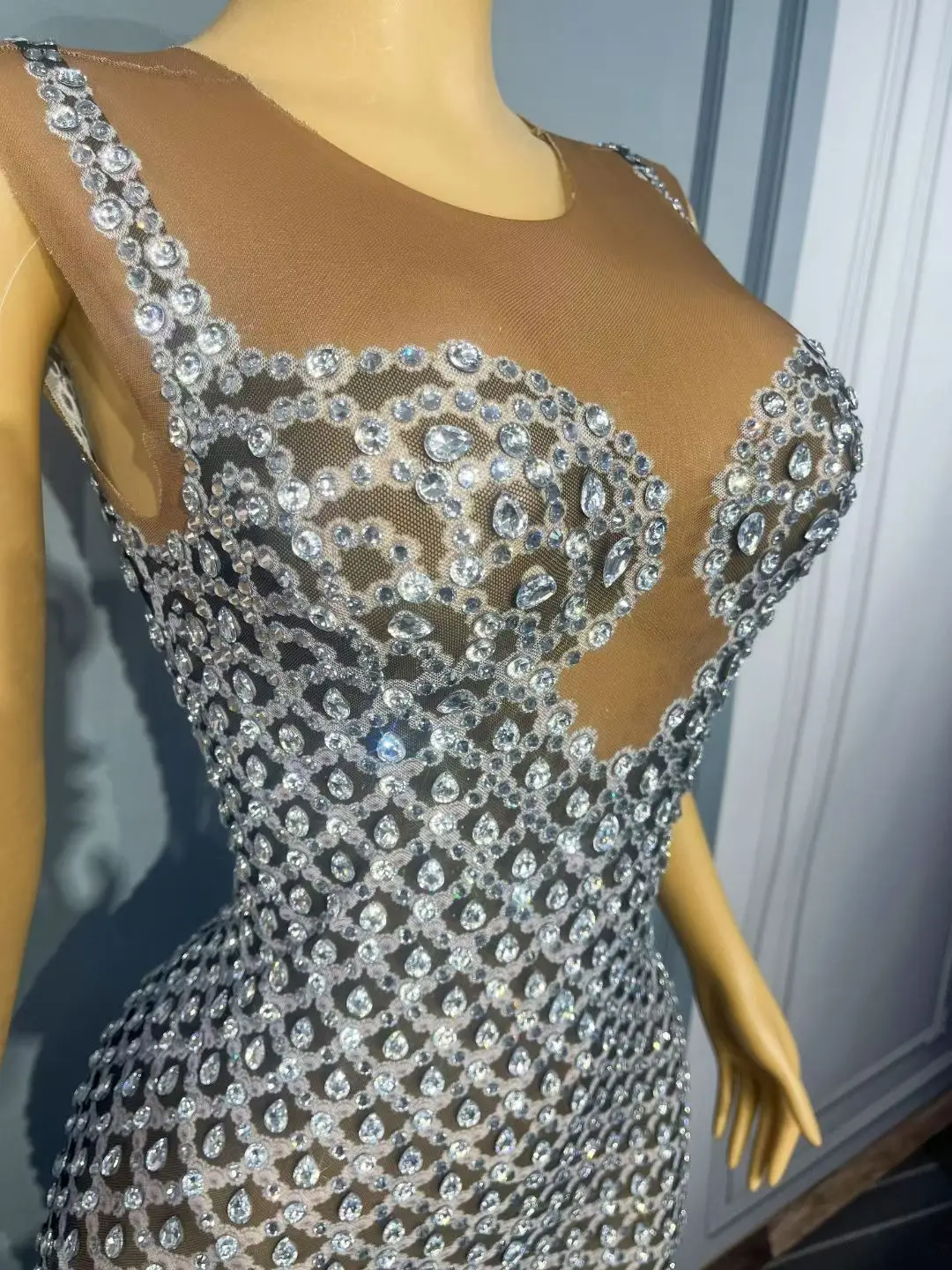 Yuquan Luxus Dubai Abendkleid Ärmelloses Langes Frauen Strass Kleid Promi Roter Teppich Runway Kleid Quinceanera Kleid