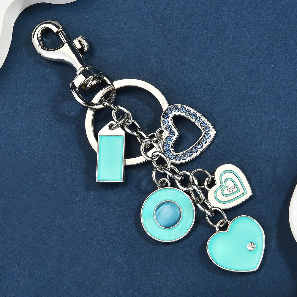 Portachiavi in pelle con fiori, corde a cuore verde, fibbie per borse, ciondoli, coppia portachiavi per auto in metallo, ciondoli per borse