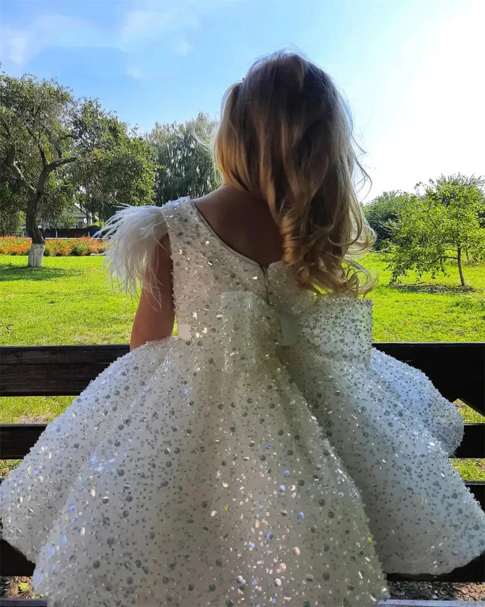 Vestido de baile de princesa para niños, fiesta de boda, comunión para niños de 2 a 14 años, cuentas de purpurina, vestidos de niña de flores, lazo de plumas blanco