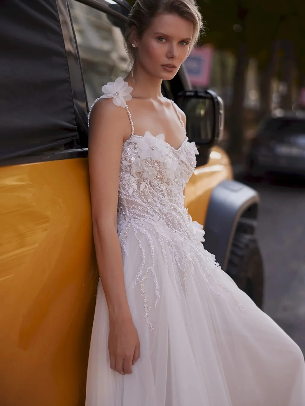 Handmade 3D Floral Long Wedding Dress Shimmering Beaded Thin Straps Bridal Gown Customized A-line Tulle Dresses For Bride
