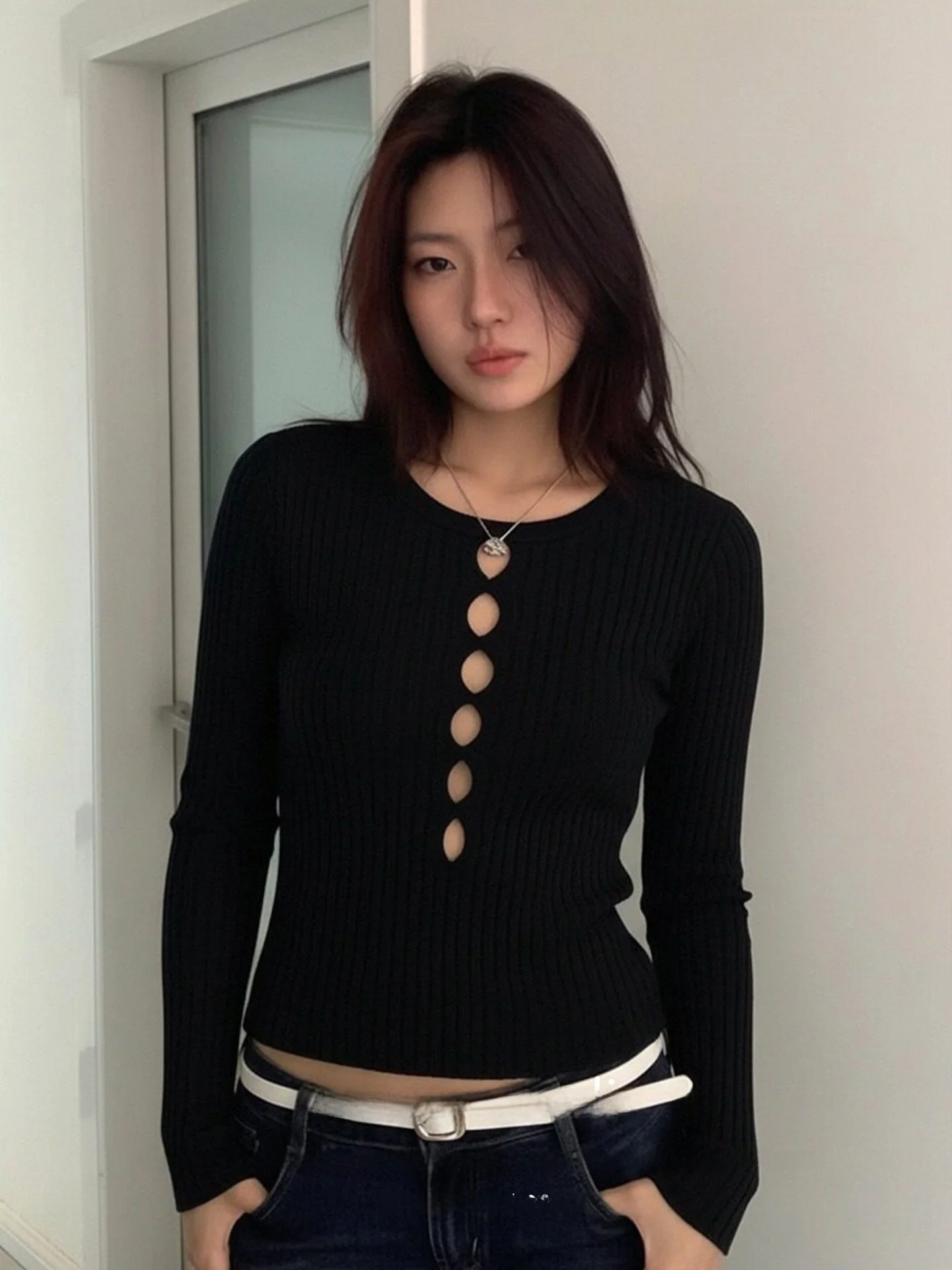 

Американский стиль: женская трикотажная кофта с длинным рукавом, весенняя модная черная кофта с вырезами, облегающий топ, трендовый круглый вырез, новинка.