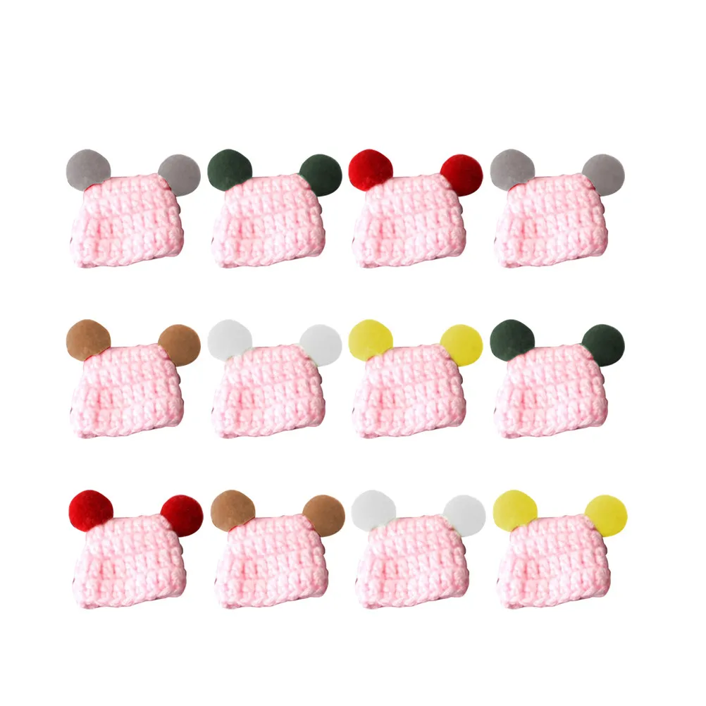 12 piezas de mini sombreros de punto decorativos, suministros esenciales para manualidades hechas a mano para niños y niñas, mini sombreros de ganchillo de colores variados.
