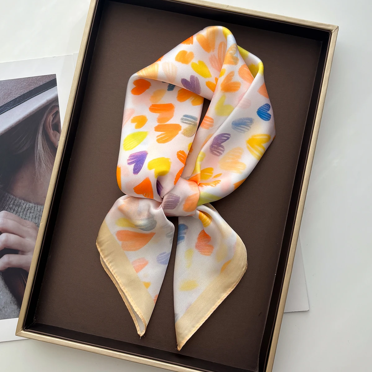 Luxuriöser quadratischer Schal für Frauen, niedliches Damen-Hijab-Halstuch, weicher Fleck, Imitationsseidenschals, eleganter Schal für den täglichen Gebrauch – Detail 4