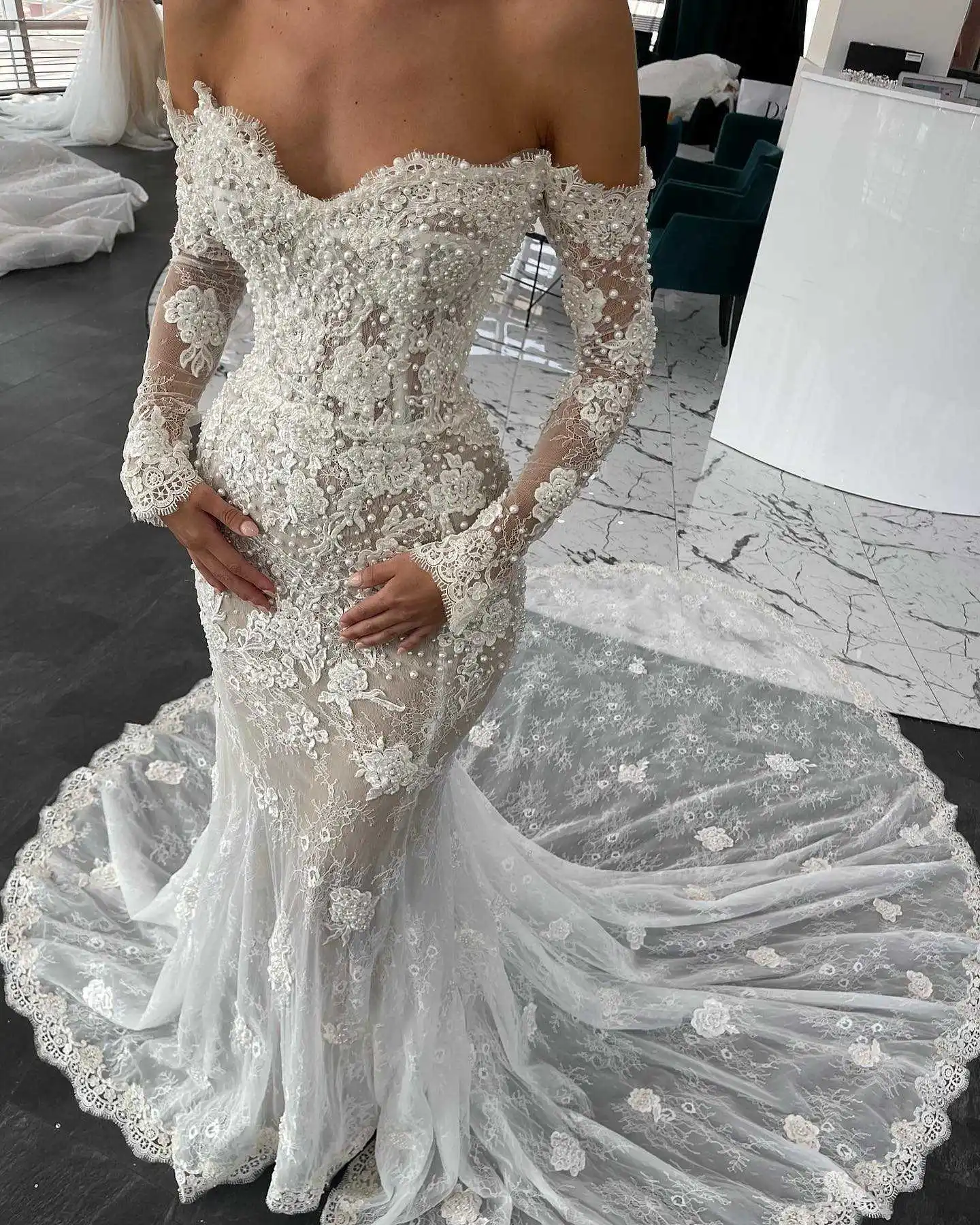 Luxury Mermaid Wedding Dresses Illusion Pearls Lace Appliques Long Sleeves Gown Bridal Customized Off Shoulder Robe De Mariée