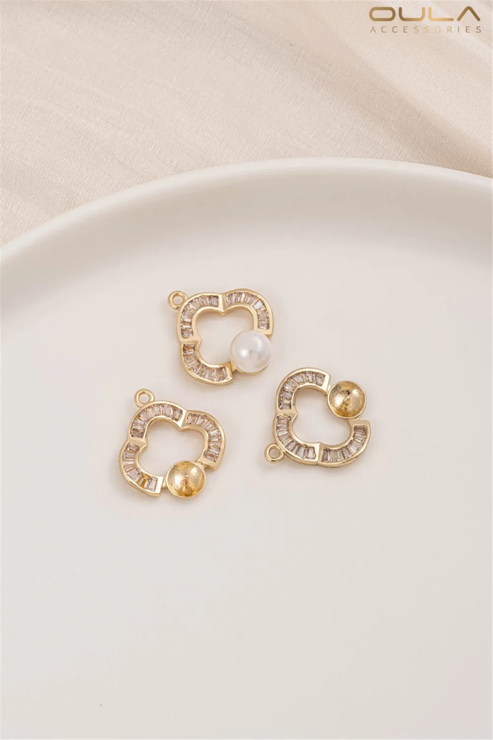 

1pcs Diy Necklace Pendant with 14K Gold-plated Color Slightly Inlaid Zircon Heart-shaped Sparrow Tail-shaped Half-hole Beads