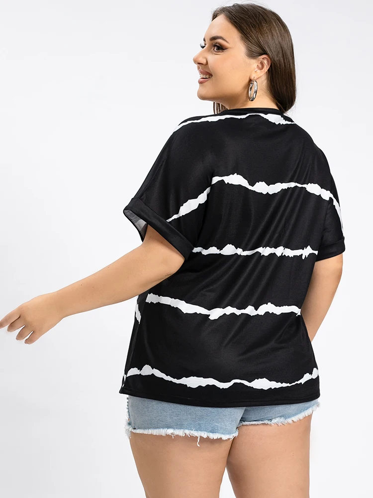 Plus Sized Clothing Women's T-Shirt Summer Wave Stripe Printed New V Neck Cuffed Sleeve Casual Slim Female Short Sleeves Tops