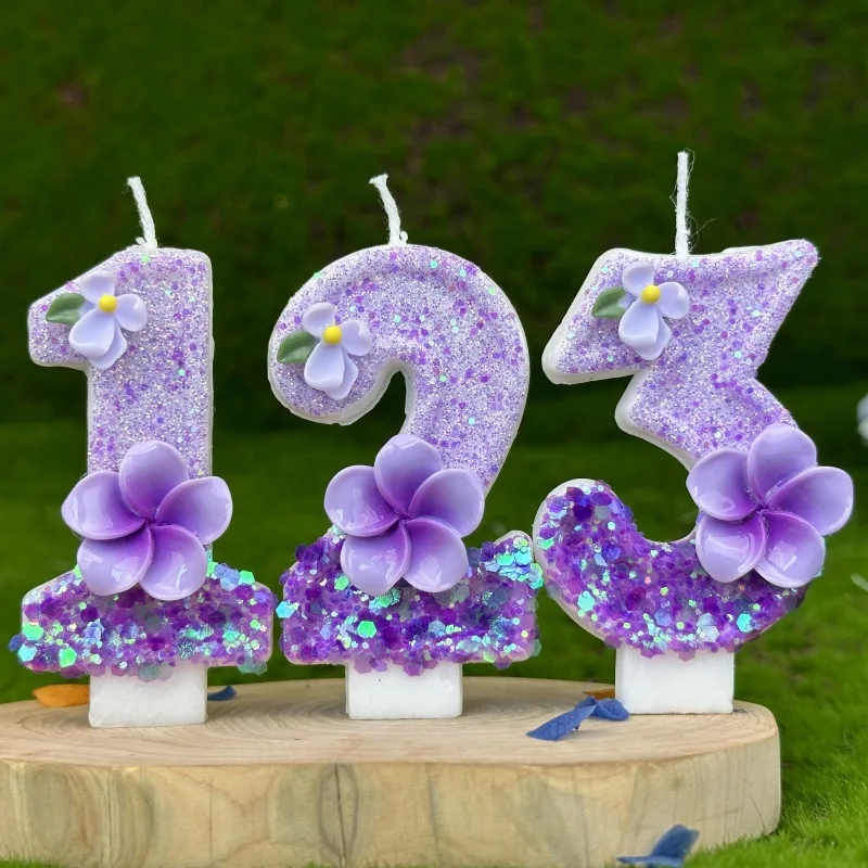 Geburtstagskerzen mit floraler lila Zahlen – Kuchendekor-Kerzen mit lila Blumenmotiv für Geburtstagsfeier-Kuchenaufsatz