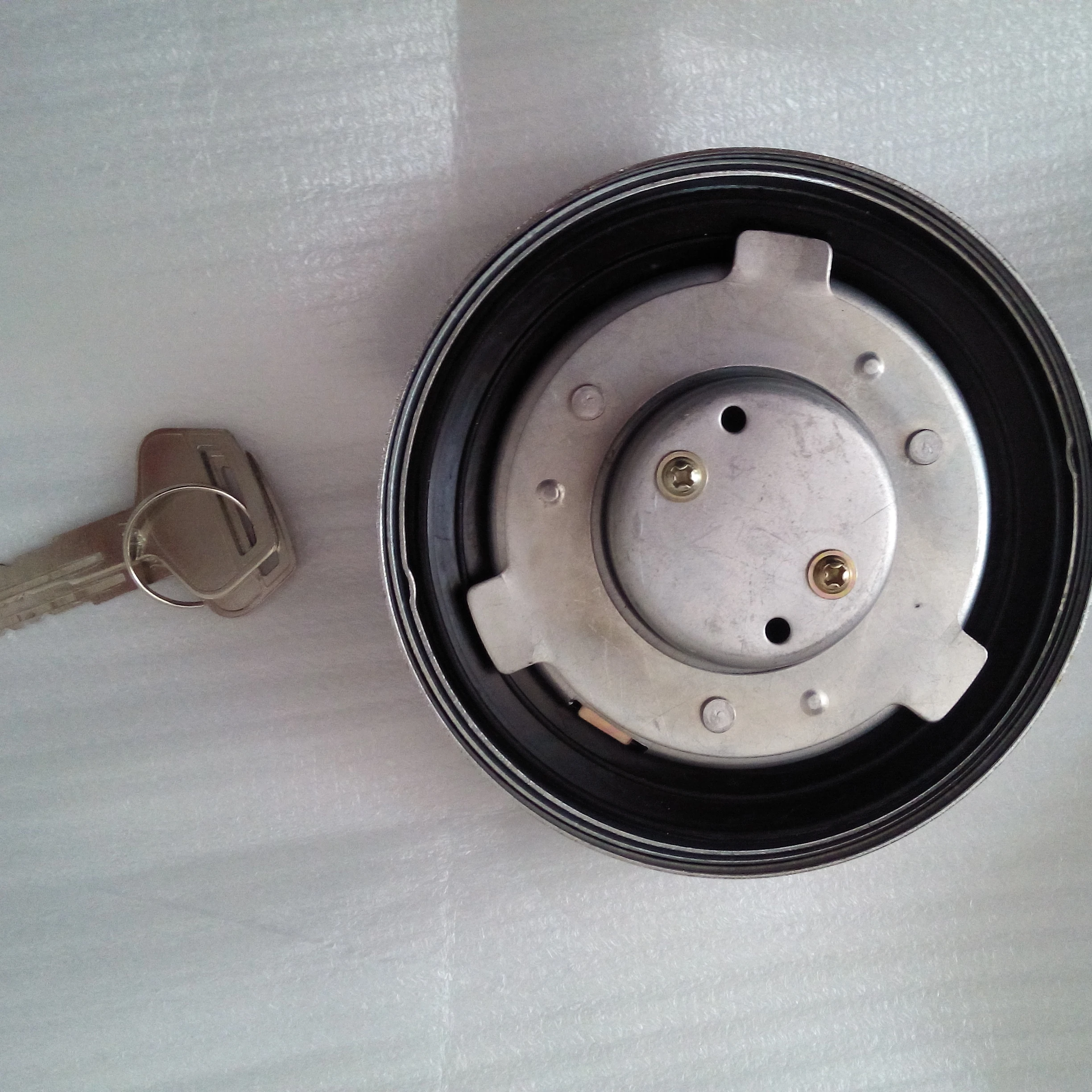 23Y-04B-02000 07050-21200 16Y-04C-02000 Fuel Tank Cap SD13, SD16, SD22, SD23 SD32 D65-8 Bulldozer