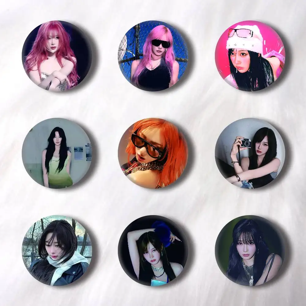 Singer G-Giselle Creative Round Button Badges Cute Pin Brooch for Backpack Clothes Lapel Jewelry Accessories Friends Gift