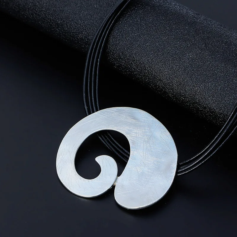 hot-selling high-end European and American fashion pendant geometric symbol collarbone chain women's jewelry sh