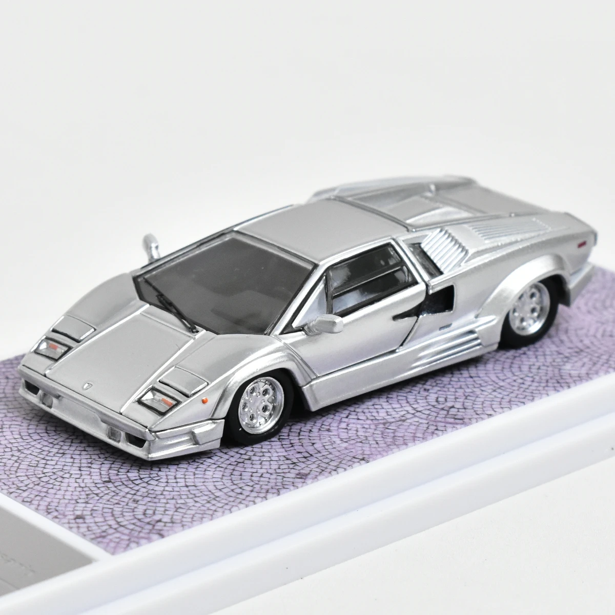 

FY 1:64 LP5000 QV25 Diecast Model Car