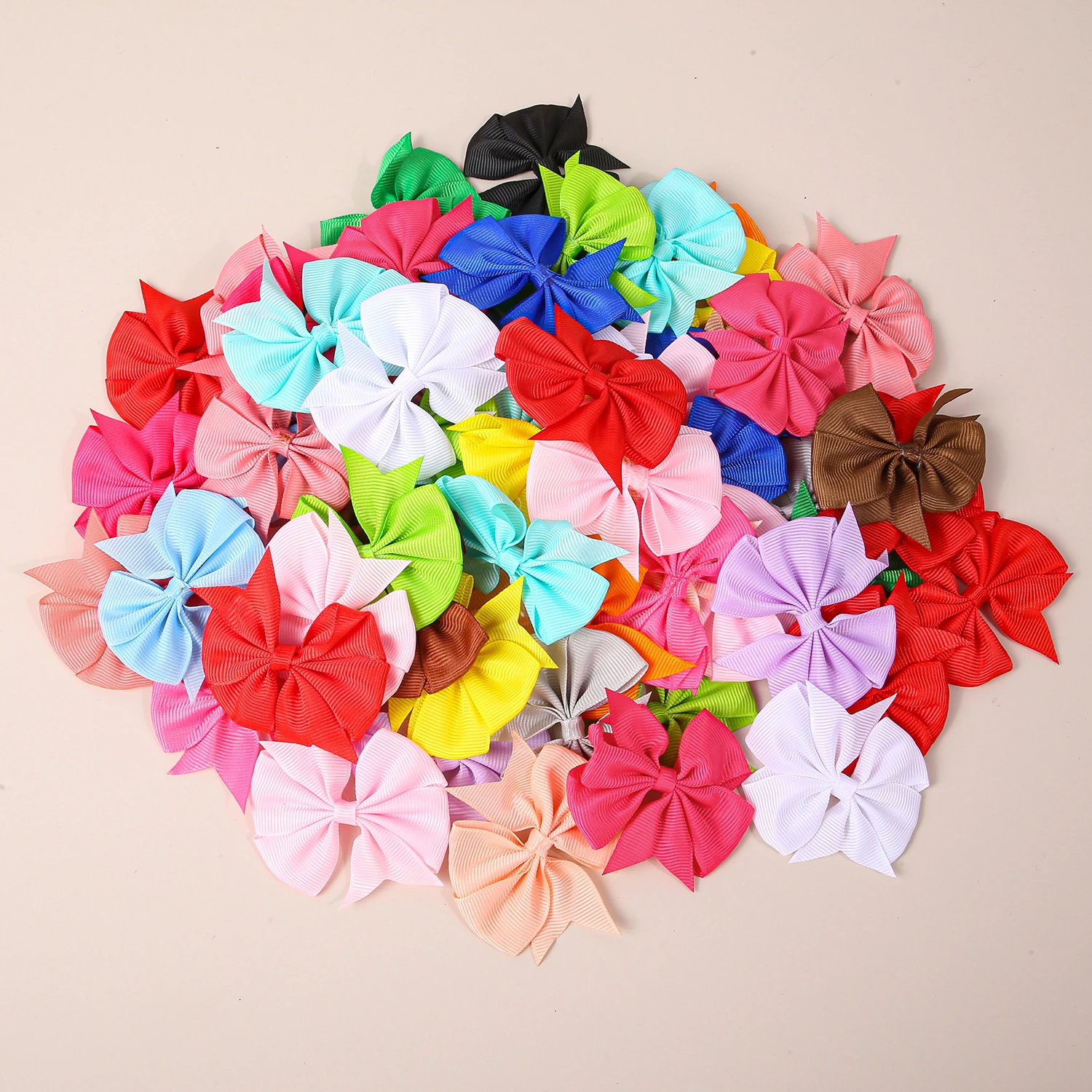 20 szt. Satynowych Kokardek z Kolorowej Poliestrowej Wstążki do Rękodzieła DIY, Dekoracji Ślubnych, Ozdób do Włosów i Dodatków do Odzieży