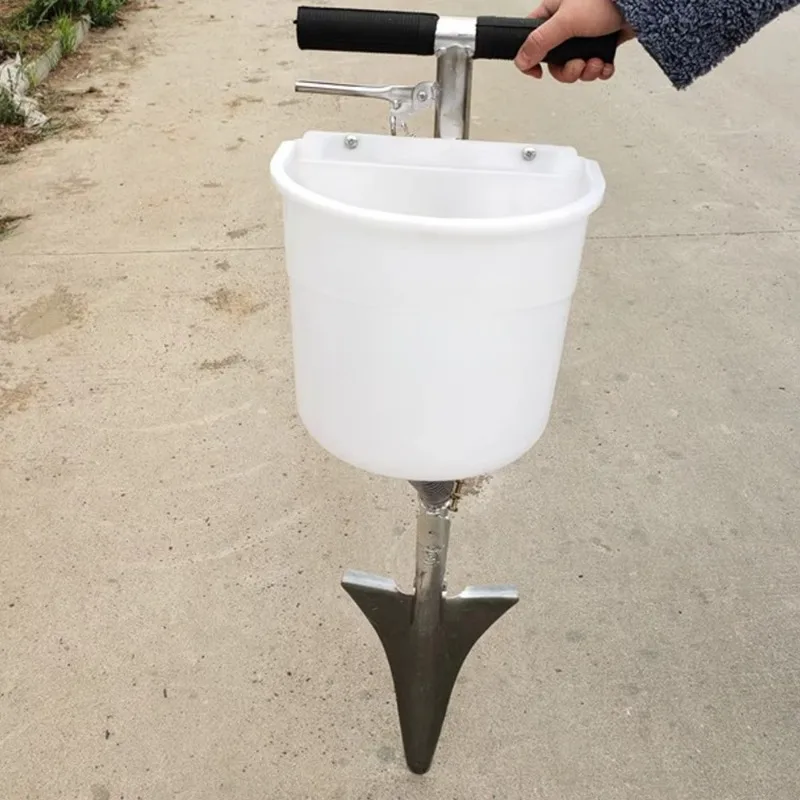

Agricultural Fertilizer Spreaders Hand Portable Point Spreading Stainless Steel Scoop Head 20L Fertilizer Spreader