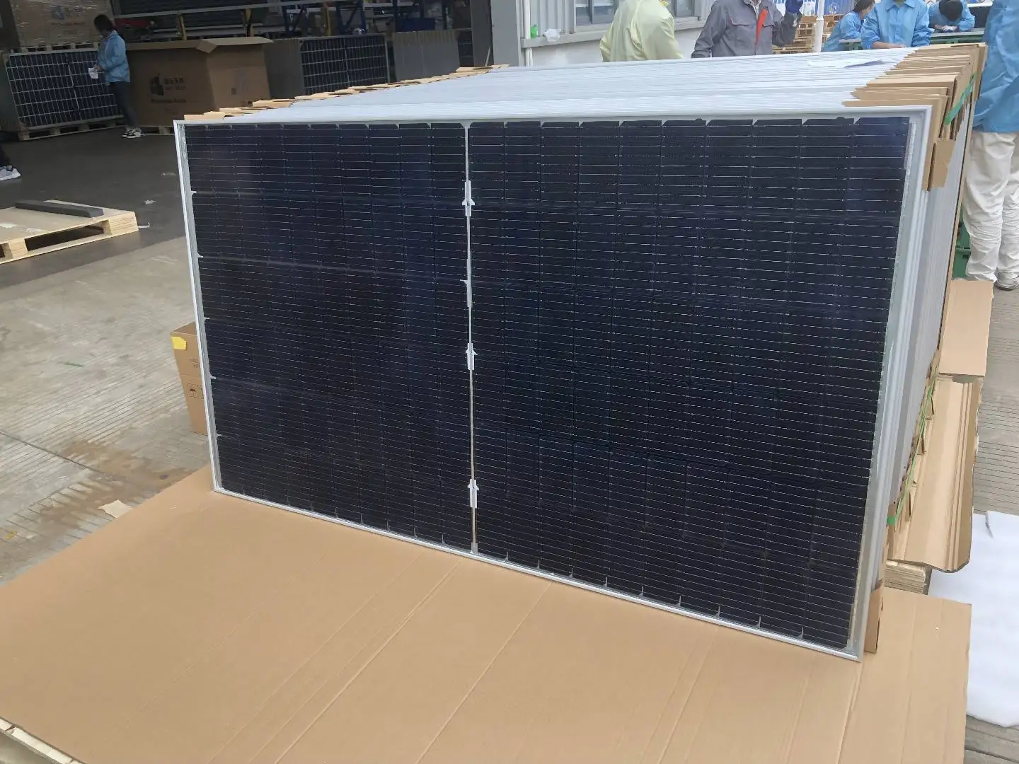 Residential and Commercial Distributed Solar Power Generation High-Efficiency Monocrystalline Photovoltaic Panels for