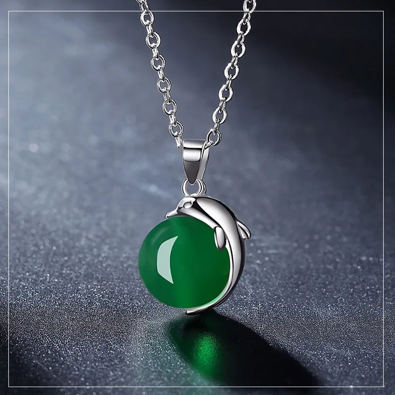 

Natural Green Chalcedony Hand-carved Little Dolphin Pendant Fashion Boutique Jewelry Female Green Agate Necklace Gift