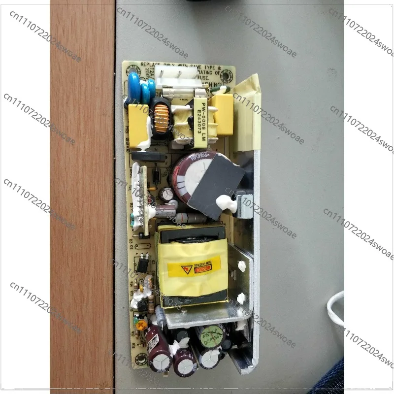 per-la-scheda-di-alimentazione-apc-ap5717-pw-65a001-pw-0008-lm-e243073-ace-855a-si-prega-di-contattare-il-servizio-clienti-per-il-modello-corrispondente